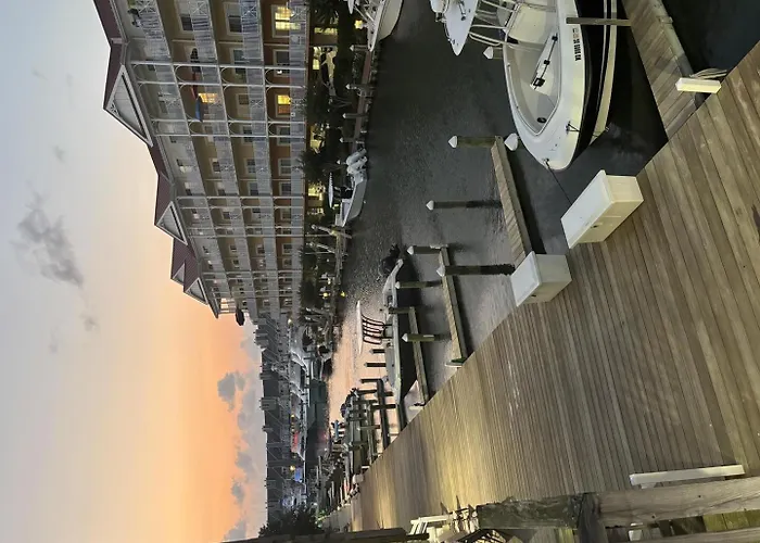 Aronimink 1b Apartment